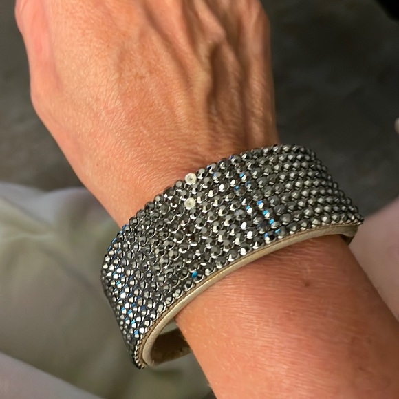 Champagne leather and pewter crystals bracelet - Picture 1 of 3